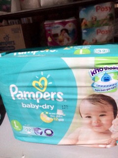 Tã dán Pampers size L 32 miếng (trẻ từ 9 - 15kg)