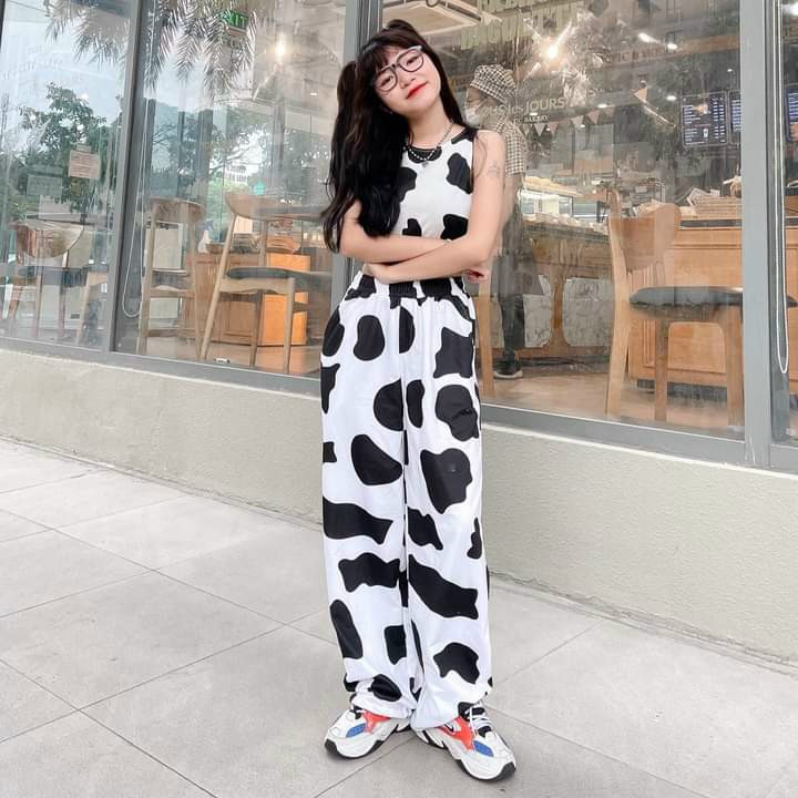Sét Bộ Áo Thun 3 Lỗ Kết Hợp Quần Dài Con Bò Sữa 2 Màu Đen Cam Hot Trend Mới Sản Xuất TTSLA0499
