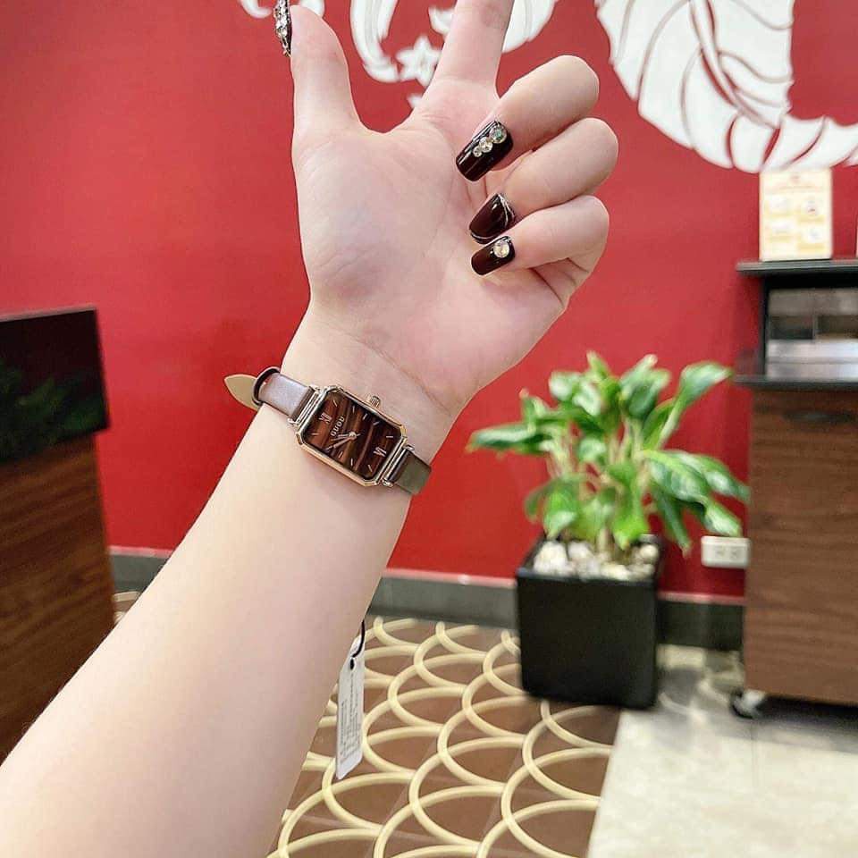 Đồng hồ nữ GU 6044 mặt vuông dây da