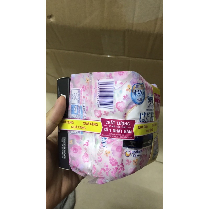 BĂNG VỆ SINH SOFY SKIN COMFORT ULTRA THIN SIÊU MỎNG CÁNH 26CM 8 MIẾNG tặng kèm 2 miếng