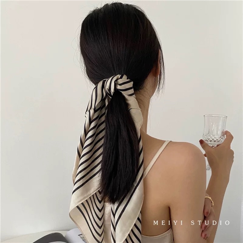 Khăn choàng cổ lụa màu kem thanh lịch size 70x70cm