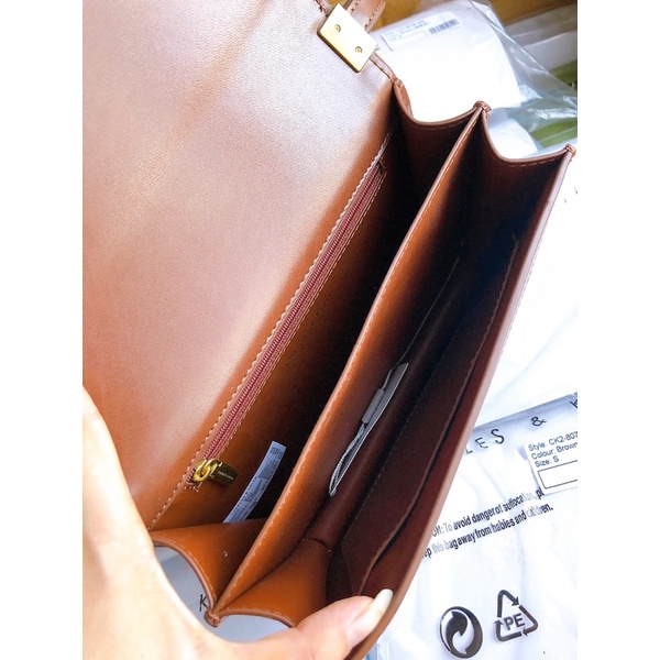 Túi chữ C khuy gài size 22 da mịn