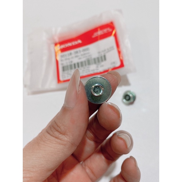 Ốc bắt hộp xích 6x6mm, ốc gắn Cate xe Dream Wave kèm đệm phẳng