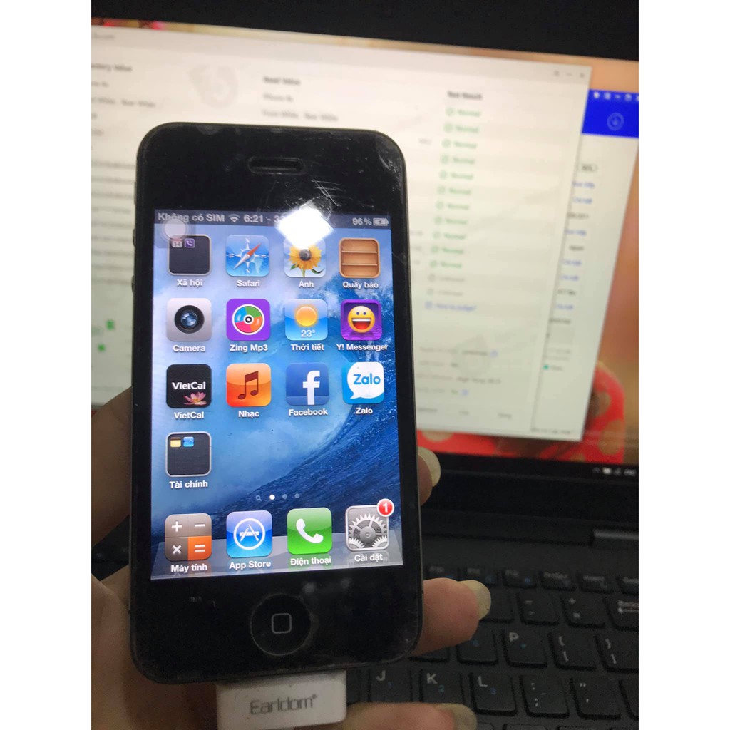 Điện thoại Iphone 4s  chạy ios  6 ( Cài sẵn facebook, zalo , Tặng cường lực và cáp sạc )