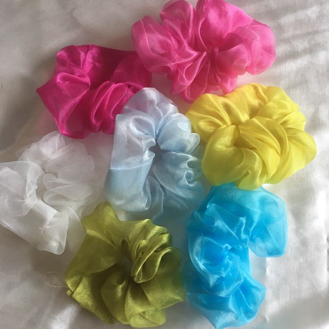 Cột tóc vải Scrunchies, dây buộc tóc, vòng đeo tay (Hot trend) mùa hè 2020. Màu đẹp, ảnh tự chụp.