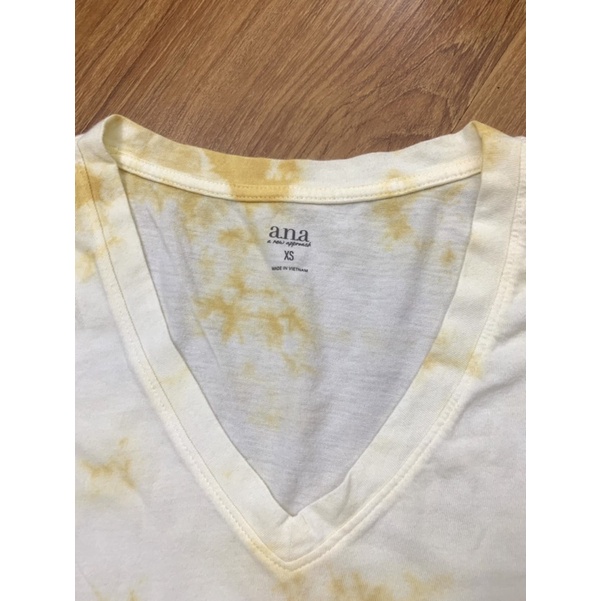 Áo thun cổ tim Ana