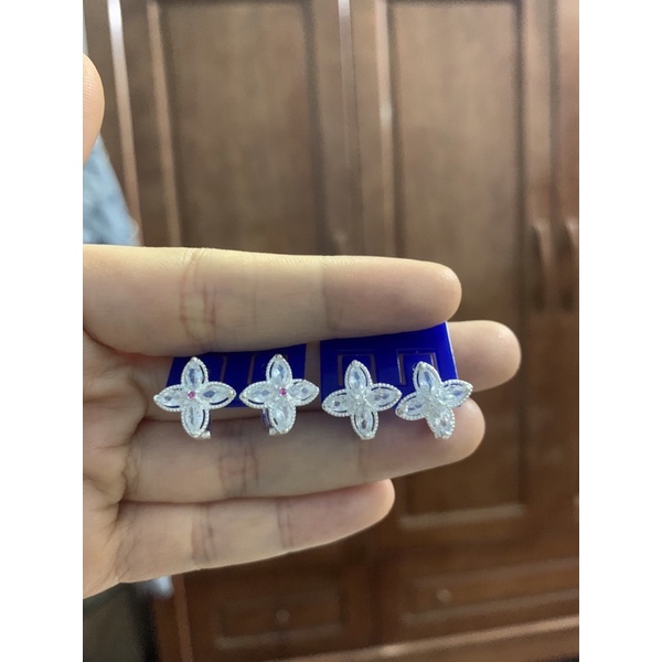 Khuyên tai hoa 4 cánh khóa bấm bạc ta đẹp