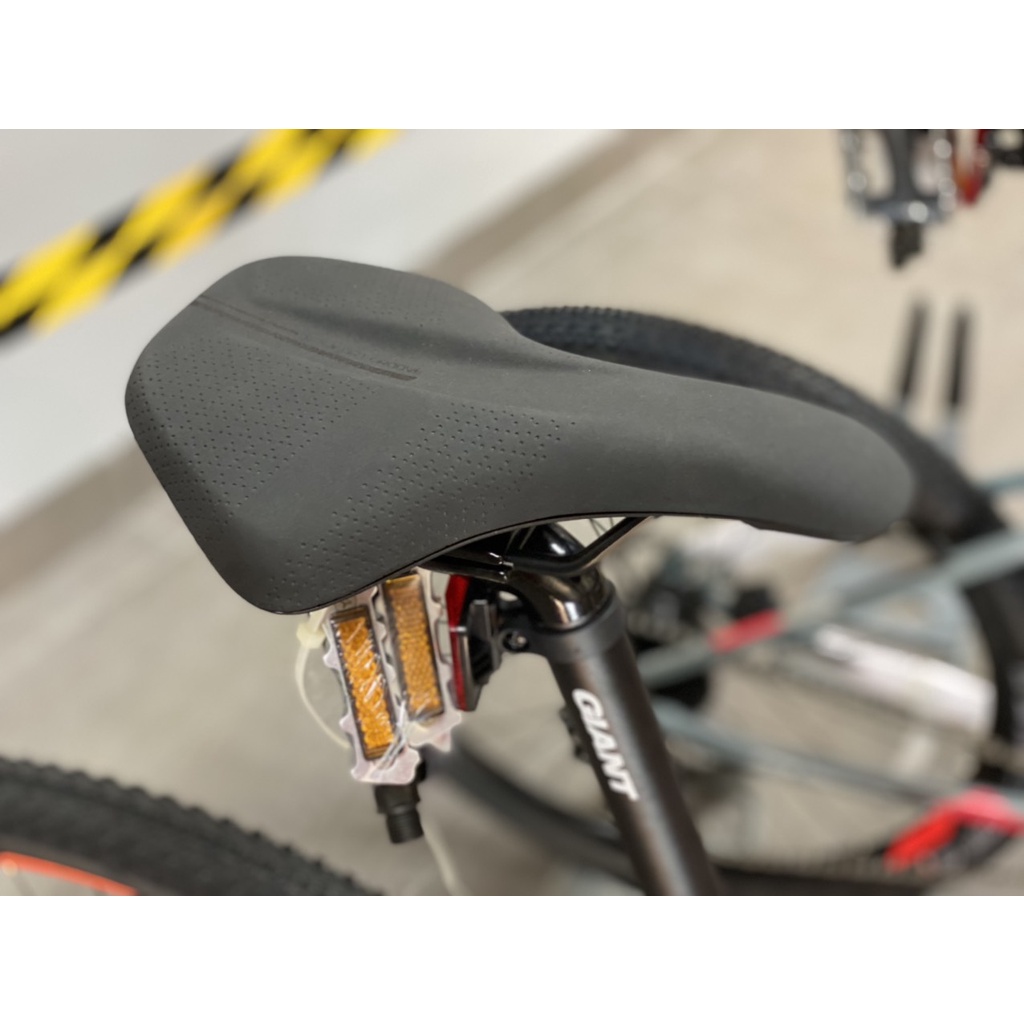 Xe đạp thể thao thao Giant ATX 830