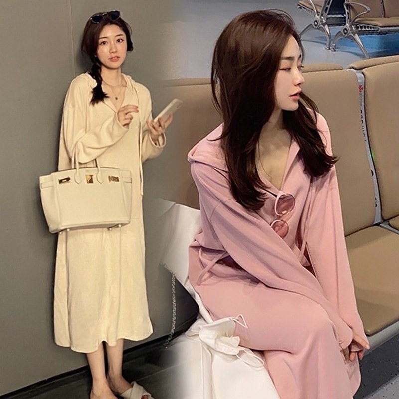 Thời trang bà bầu mặc theo phong cách thời trang 2021 áo len dáng dài cách tân thoải mái và tiện lợi khi ở nhà