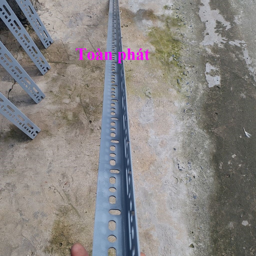 Cây 130cm ( 1.8ly) - Cây sắt V lỗ 4 x 6 cm màu xám ghi