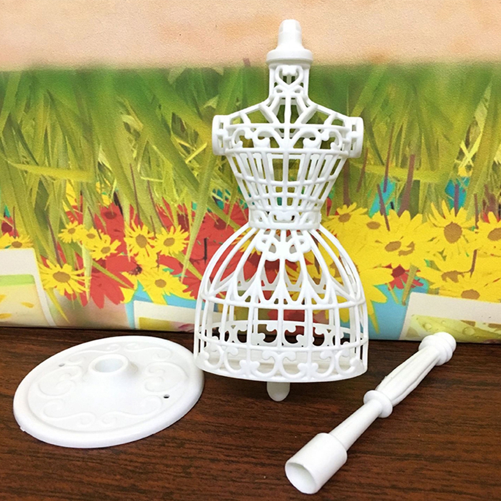 Khung trưng bày đầm búp bê thiết kế chất lượng cao