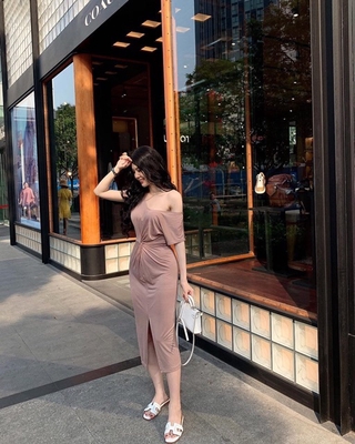 Đầm body xoắn bụng