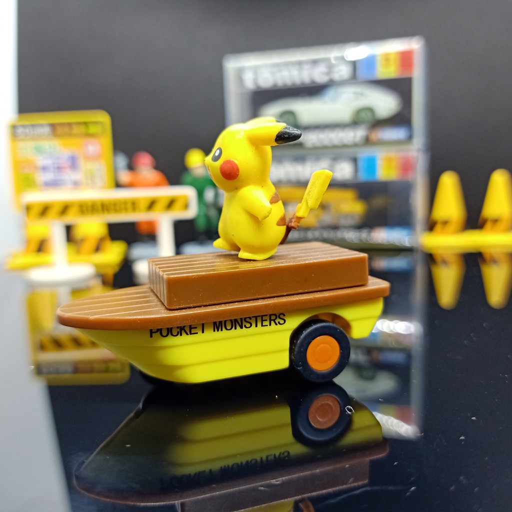 Nintendo Pocket Monsters Pikachu Made in japan 2010 tương đương Tomica 1/64 chạy bánh đà