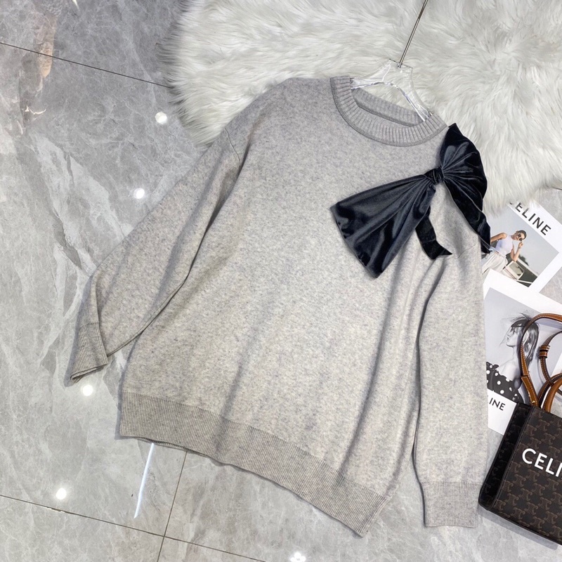 Áo Celine chất liệu len nguyên chất có thể phối với quần short và chân dài.