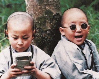 Kính râm mắt tròn siêu cute cho bé