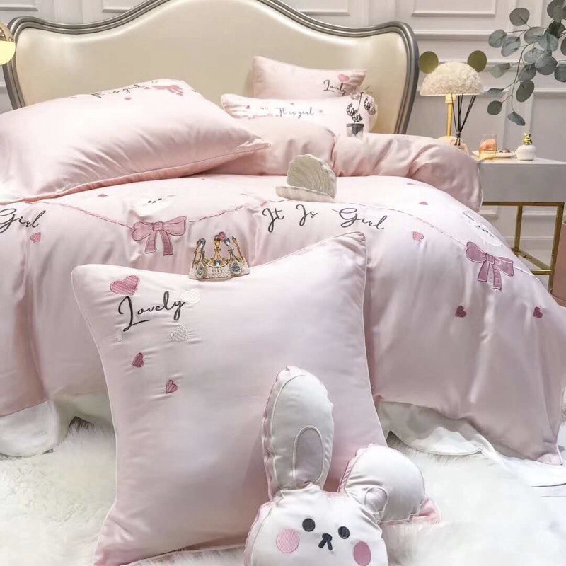 ( Hàng Nhập Khẩu ) Bộ Chăn Ga Gối Lụa Thêu Thỏ Bunny Màu Hồng Nhẹ Nhành - Nữ Tính Hàng Cao Cấp Full Set 7 Món