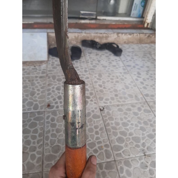 Rựa chặt cây mẫu bằng