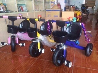 Xe đạp 3 bánh có bình nước