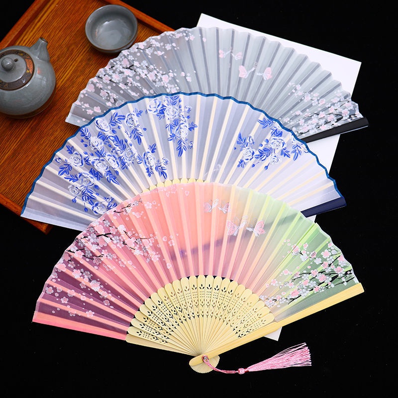 Quạt Xếp Bằng Tre Phối Tua Rua Phong Cách Trung Hoa Cổ Điển Độc Đáo