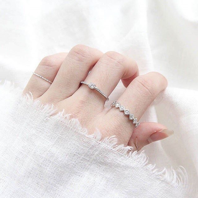Nhẫn đeo ngón út nhí