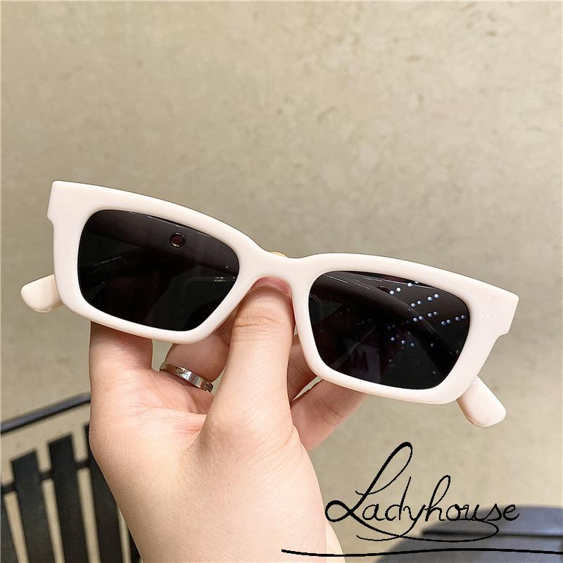 Kính mát chống tia UV màu sắc thời trang sành điệu