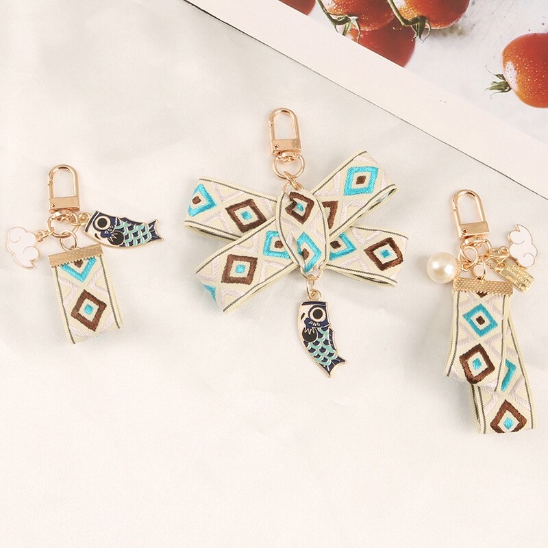 Móc khóa cá Koi Nhật Bản kèm mây - GSK72