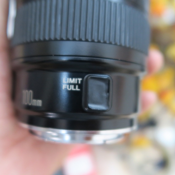 Ống kính Canon 100f2.8 Macro chuyên chụp chân dung và sản phẩm