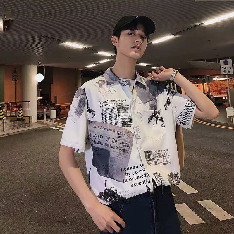 Áo sơ mi tay ngắn họa tiết tờ báo màu trắng đen phong cách hip hop thời trang cho nam