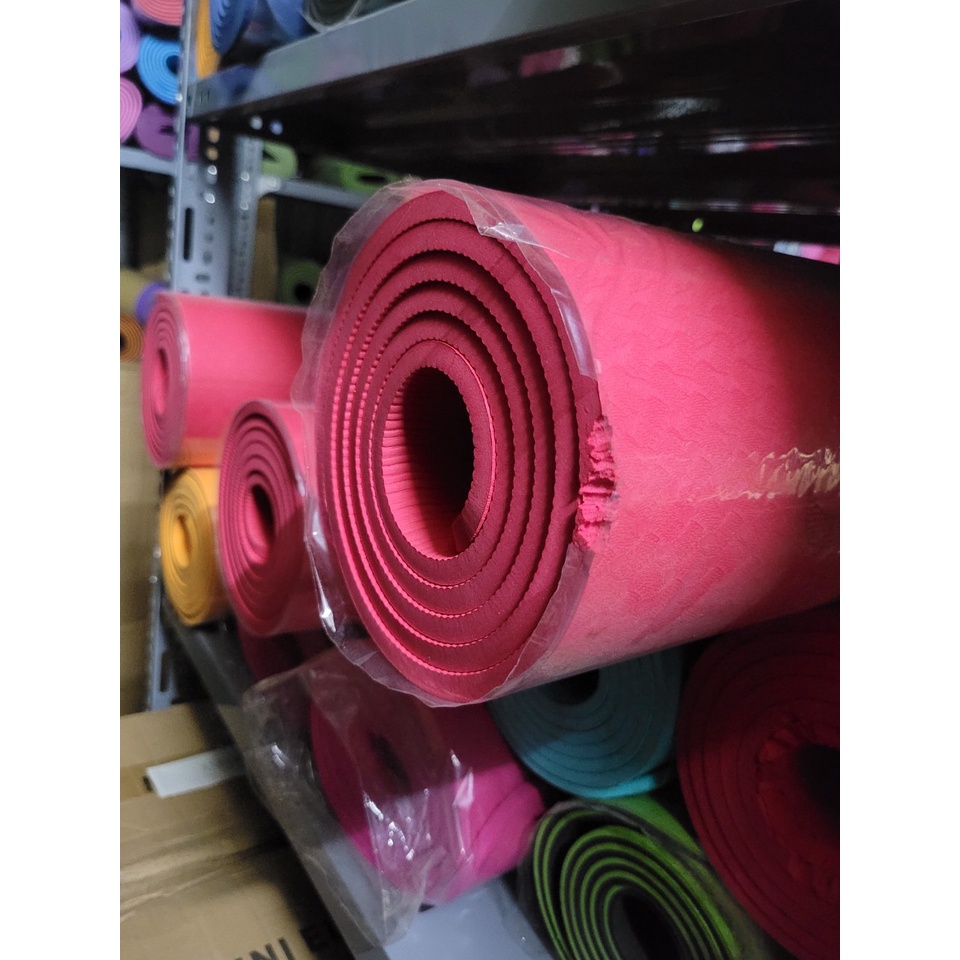 Thanh lý Thảm yoga TPE 8mm và 6mm bị lỗi 1 chút do bị chuột cắn,bị xước và bị đè lằn