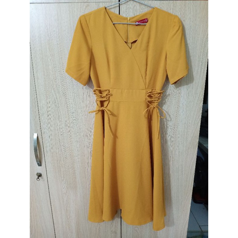 Váy thiết kế Linhchi size M mới nguyên. flash 190k thanh lý lỗ
