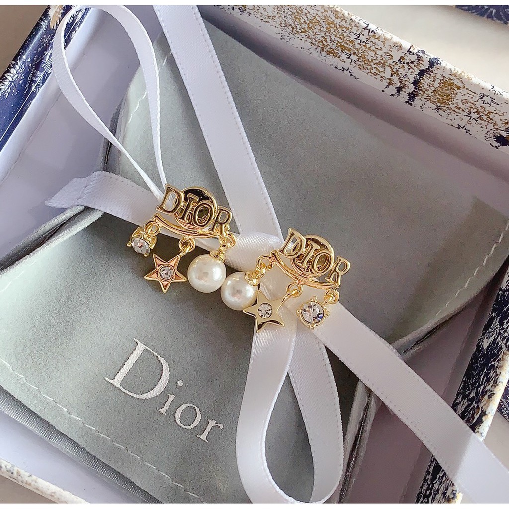 Khuyên tai nữ thiết kế DIOR thiết kế tinh xảo độc đáo thời trang