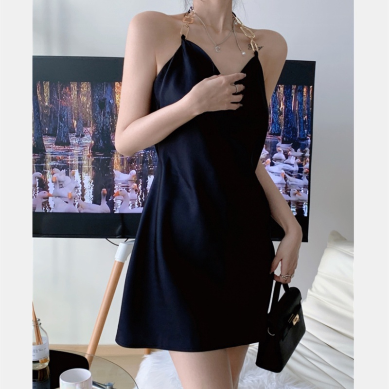 Đầm Dây Hở Lưng Thiết Kế Quyến Rũ Hợp Thời Trang