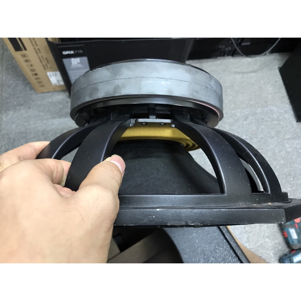 Loa sub hơi JBL 718 là sub sân khấu có bass 4 tấc , công suất 2000w ,Sub hơi JBL 718 nhập khẩu  TQ