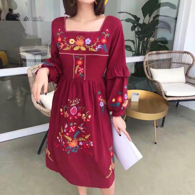 Đầm thêu thổ cẩm đỏ