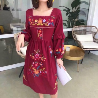 Đầm thêu thổ cẩm đỏ
