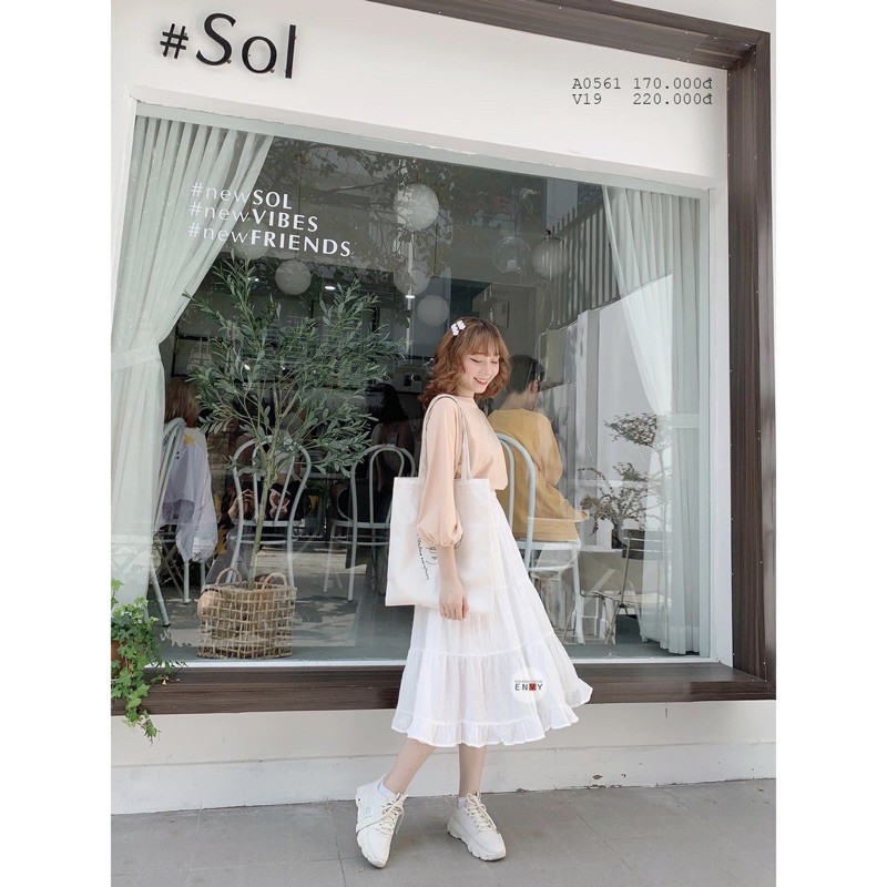 Pass chân váy trắng xoè