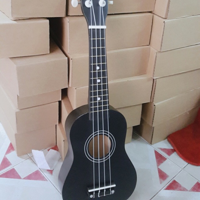 Ukulele màu đen