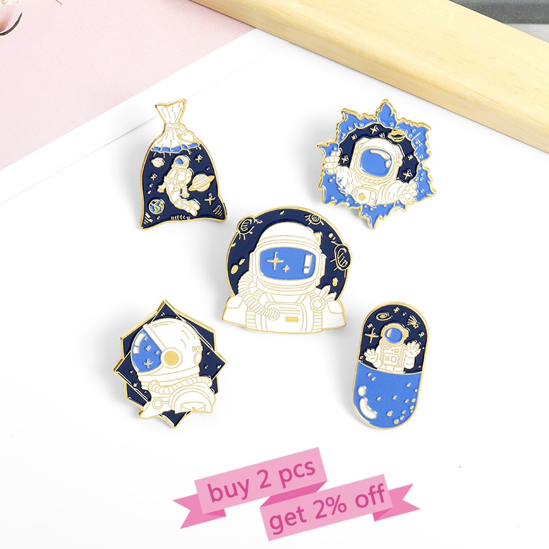 Huy Hiệu Cài Áo Hình Phi Hành Gia Vũ Trụ Cho Bé