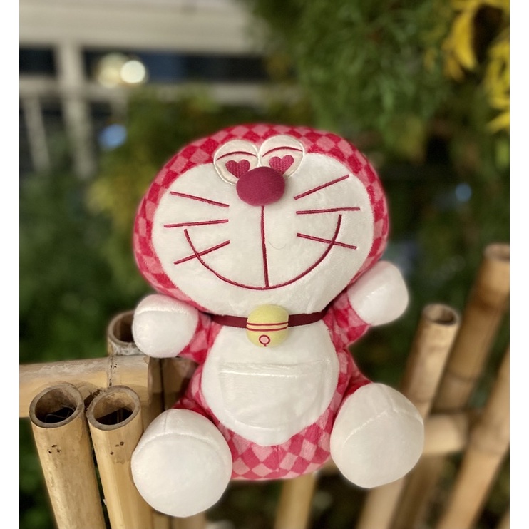 Gấu bông mèo máy Doraemon Doremon mắt trái tim kẻ caro hồng 20-25cm