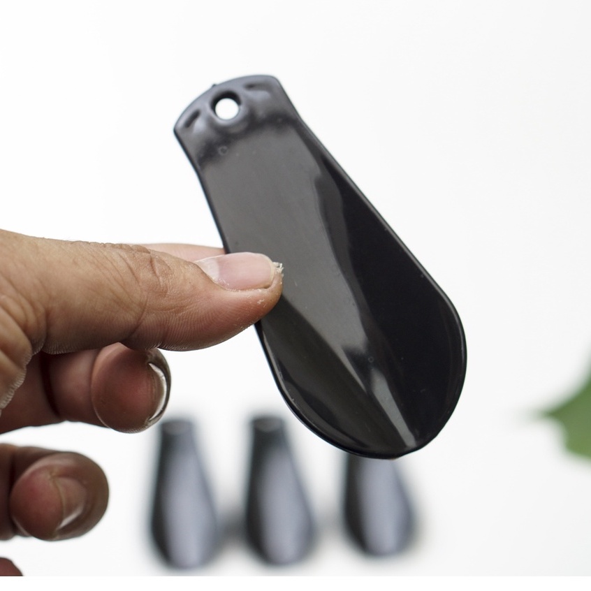 Đón gót giày bằng nhựa mica siêu bền móc khóa tiện lợi