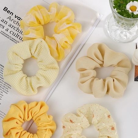 Dây Buộc Tóc Scrunchies Nhiều Mẫu Màu Vàng Dễ Thương Có Thể Dùng Làm Vòng Tay  – Hadichi
