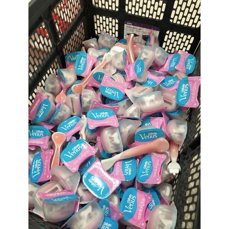 BỘ DAO CẠO 3 LƯỠI VENUS GILLETTE COMFORTGLIDE WHITE TEA CÓ 12 ĐẦU THAY