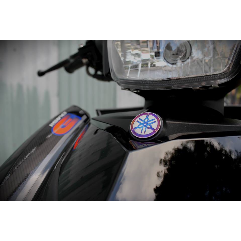 Tem Titan Logo xe Yamaha