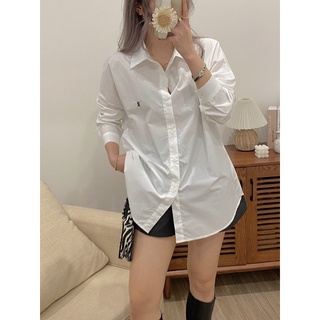 Áo sơ mi trắng nữ tay dài kiểu thêu chữ R đen freesize Pumi