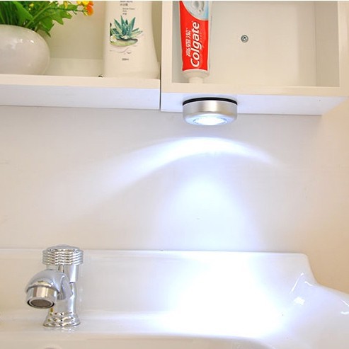 Đèn LED Dán Tường - Dán Tủ Quần Áo (Bạc) - Loại 1 - Dùng Pin AAA/Đèn Led Dán Tường 4 Bóng Sáng 100h (LED4B) Tiện Dụng