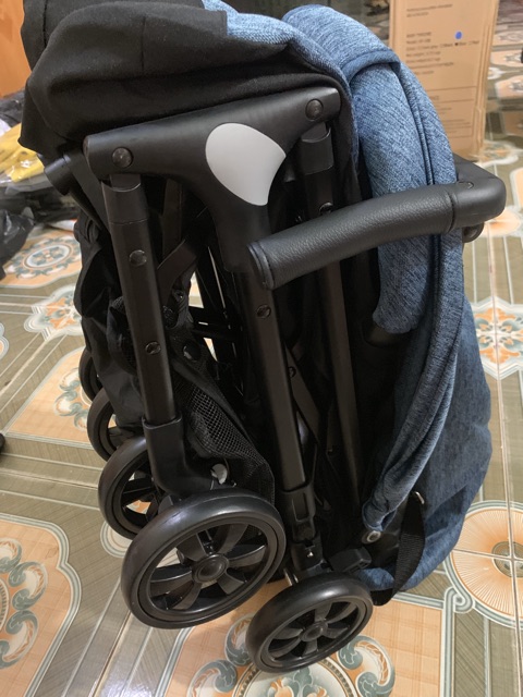 Xe đẩy gấp gọn như balo siêu nhẹ đẹp babythrone