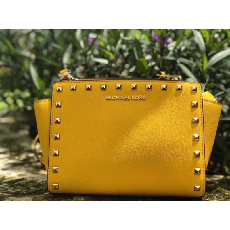 Thanh lý túi MK bảng đinh size M