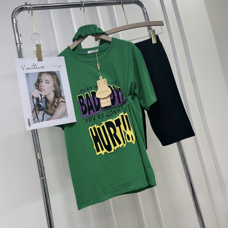 Set áo phông xanh in chữ thụng rộng mix quần legging đùi màu xanh két