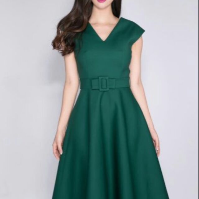 ĐẦM XÒE VINTAGE XANH LÁ KÈM NỊT NƠ HN2186Giá 320k( về hàng)Kiểu dáng: đầm xòe vintage dài, cổ v, sát nách, dây
