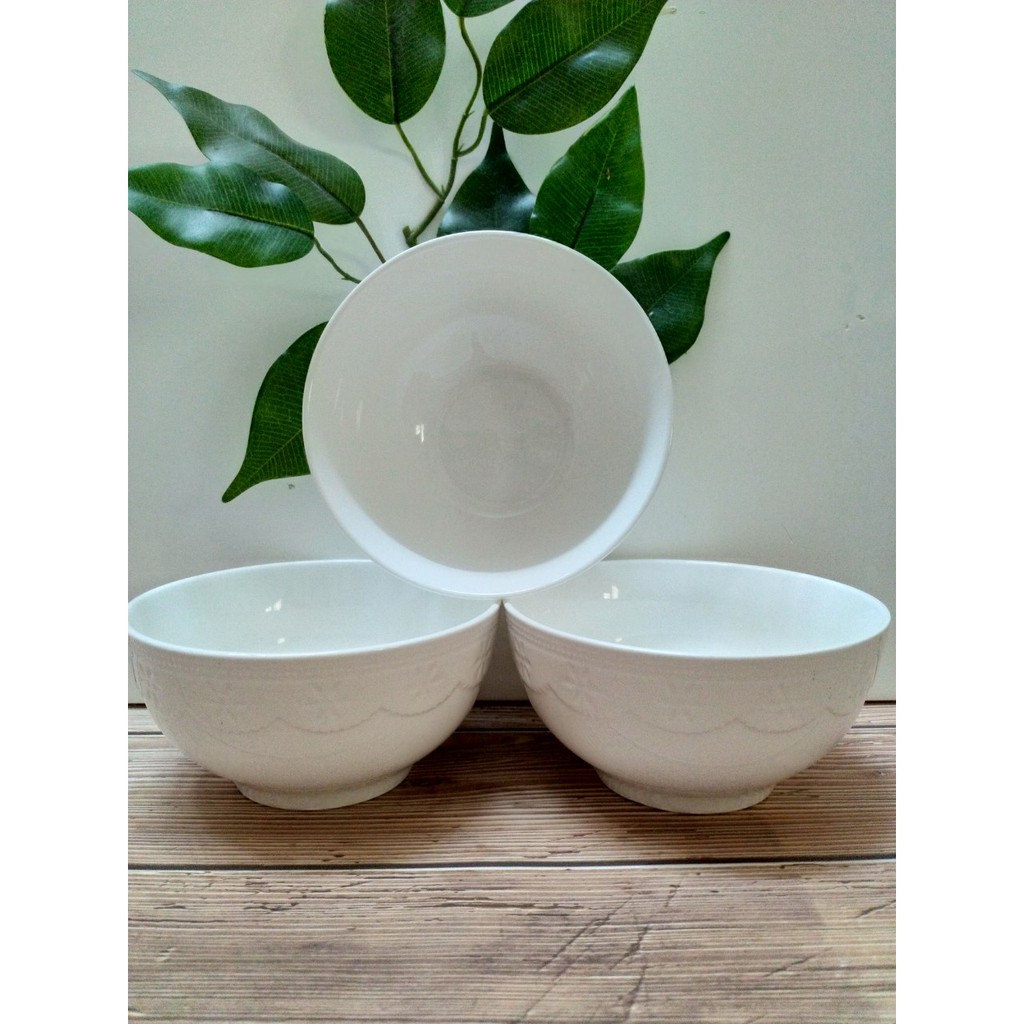 Chén sứ trắng